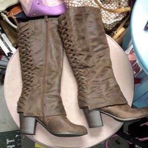 Fergalicious Brown Knee-High Women's Boots sz 8